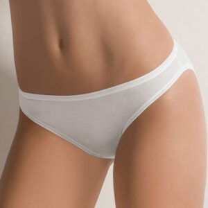 Slip a vita bassa donna Cotonella 3165, in cotone elasticizzato con tassello antibatterico. Comfort, praticità ed eleganza per ogni giorno.