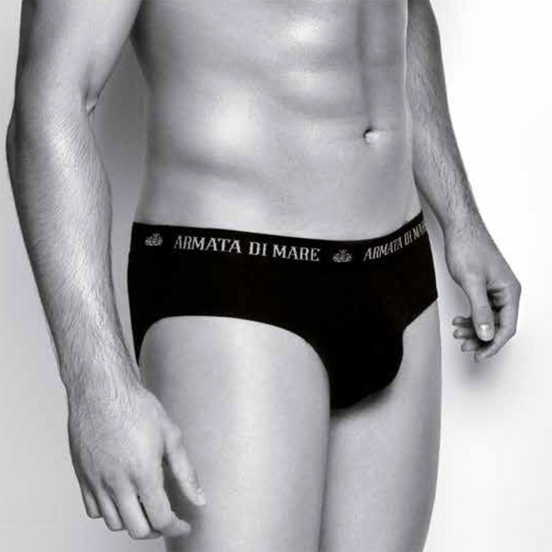 GT102 Armata di Mare Slip Uomo: slip in cotone elasticizzato con elastico esterno parlato. Vestibilità ottimale e comfort per ogni occasione.