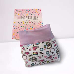 Slip Bimba Peperina Absolute - 12 pezzi: slip in cotone con fantasie colorate, morbidi e confortevoli. Disponibili in taglie dai 3/4 ai 11/12 anni. Perfetti per un uso quotidiano.